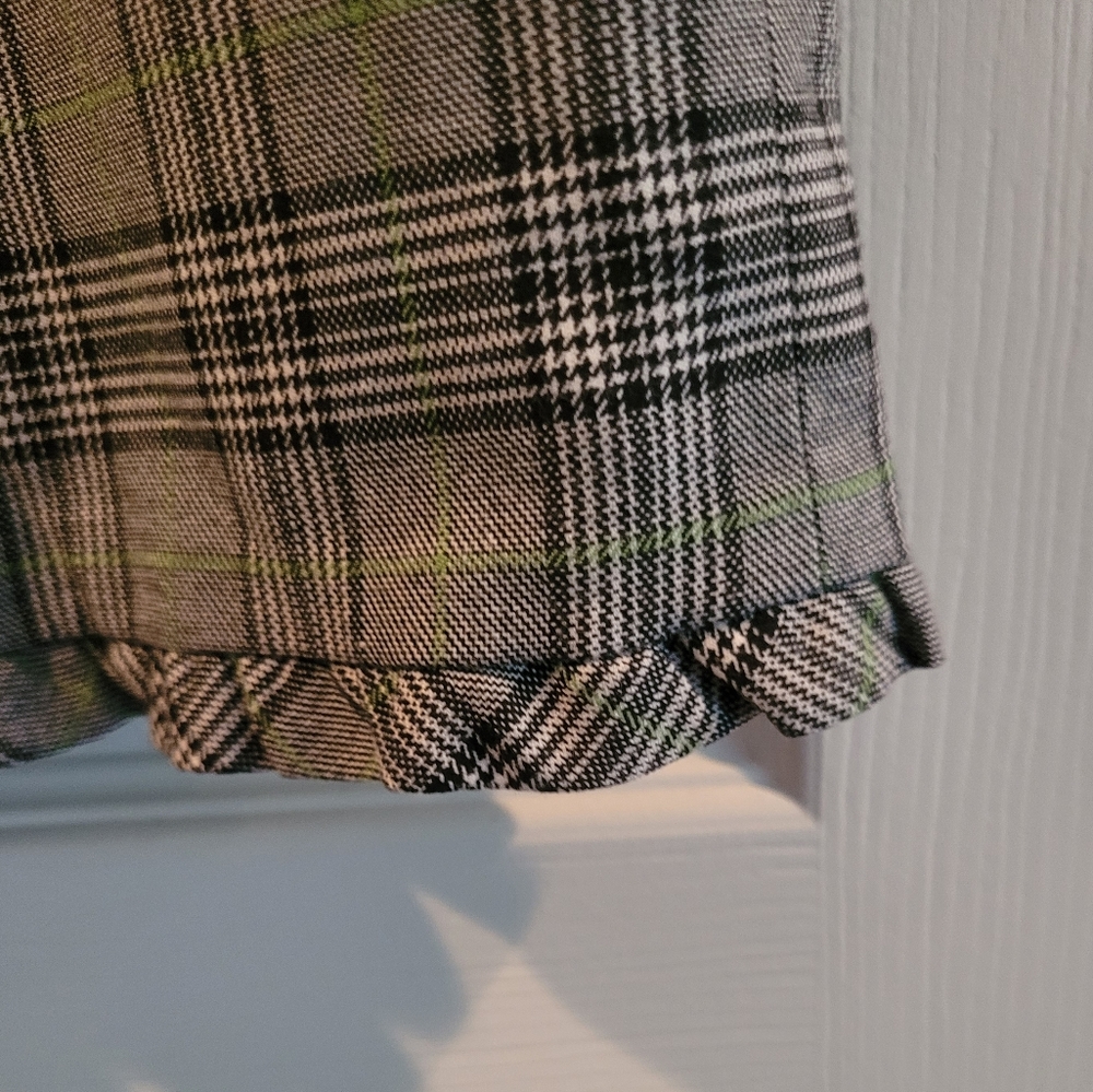 Women's Skirt - Picture 2 of 3